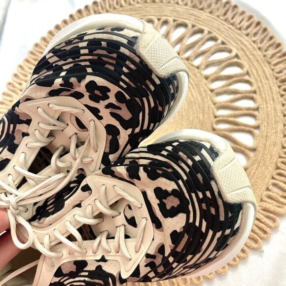 APL Streamline Low Top Running Sneakers Parchment Black Leopard Size 7 - Picture 11 of 14